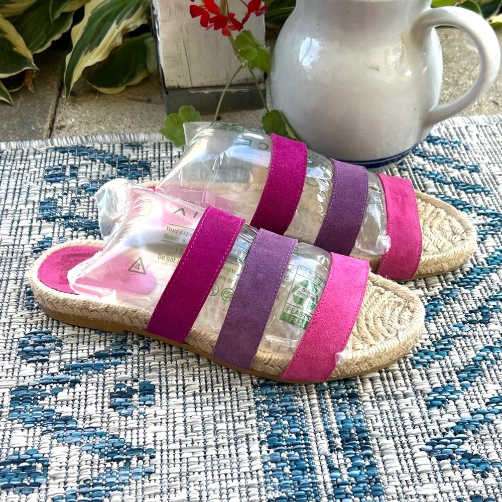 Saks Fifth Avenue Slip On Flats Sandals 
Multicolored Size 7.5 Great Condition